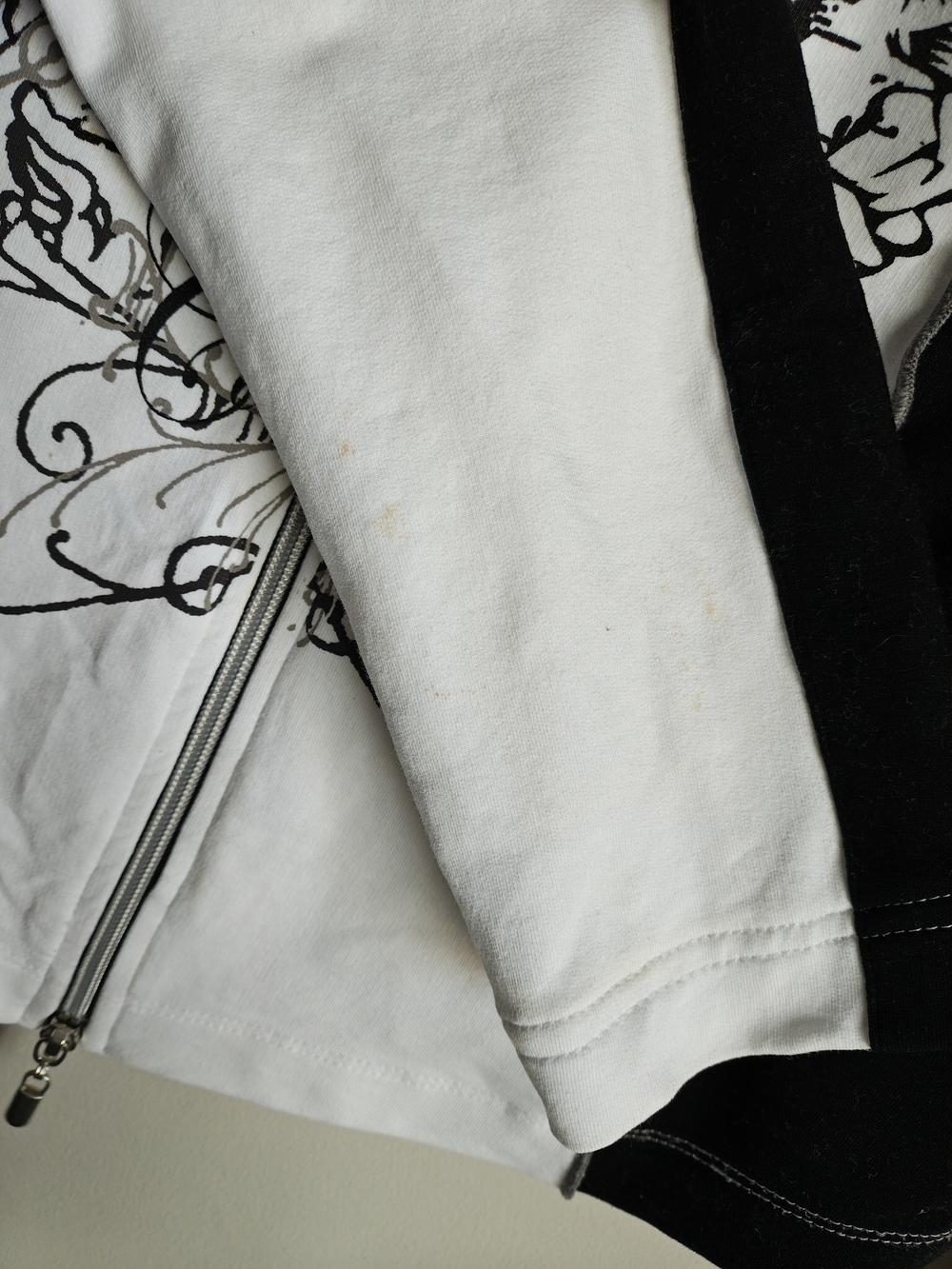 Y2K Ed Hardy Black & White Zip-Front Printed Sweatshirt - Picture 4 of 9